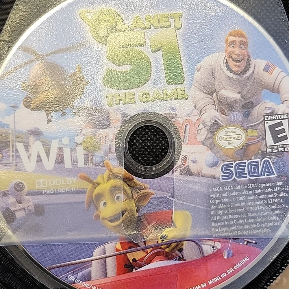 Wii Games/CDs Set of 3 w/ Case Logic Case